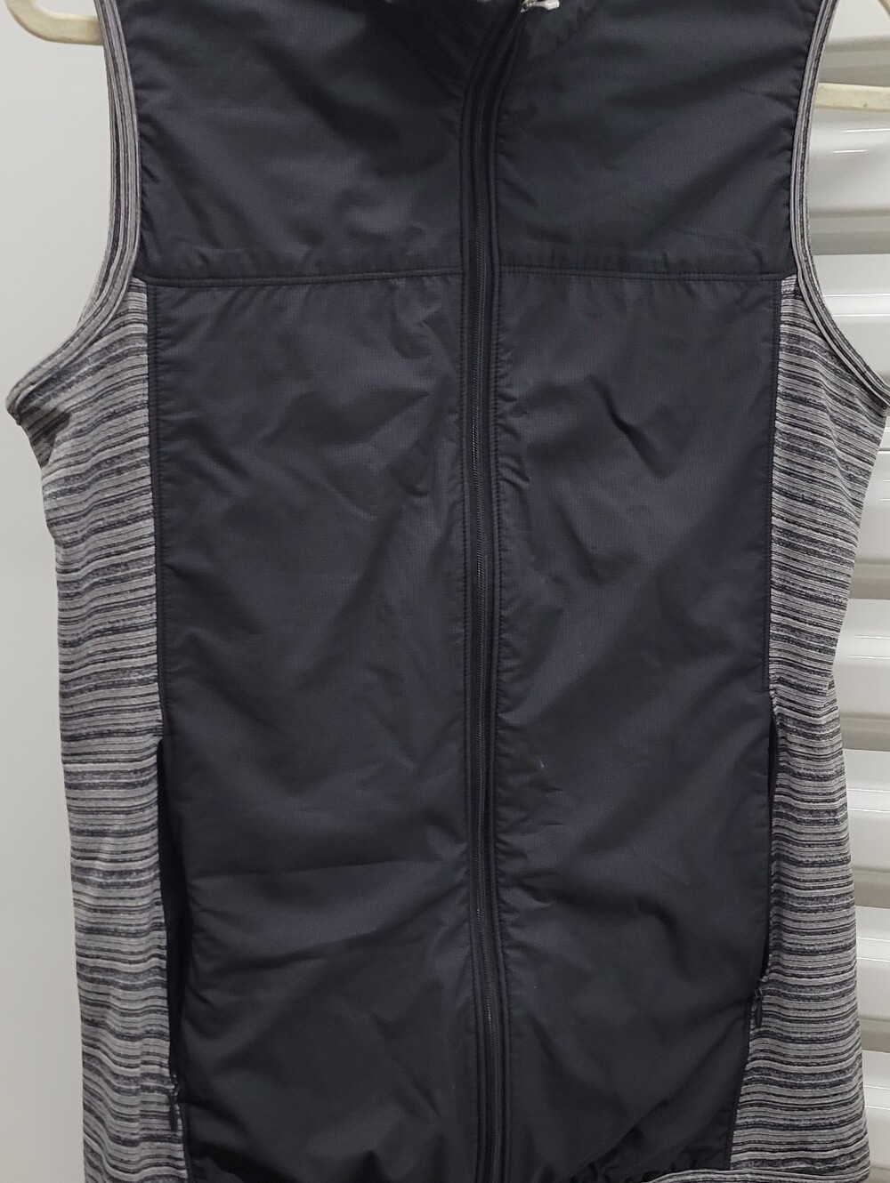 Adidas Women’s Small Black Gray Full Zip Athletic Running Vest Lightweight